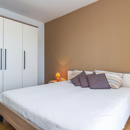Cozy Apartment In Porec With Wifi Eksteriør bilde