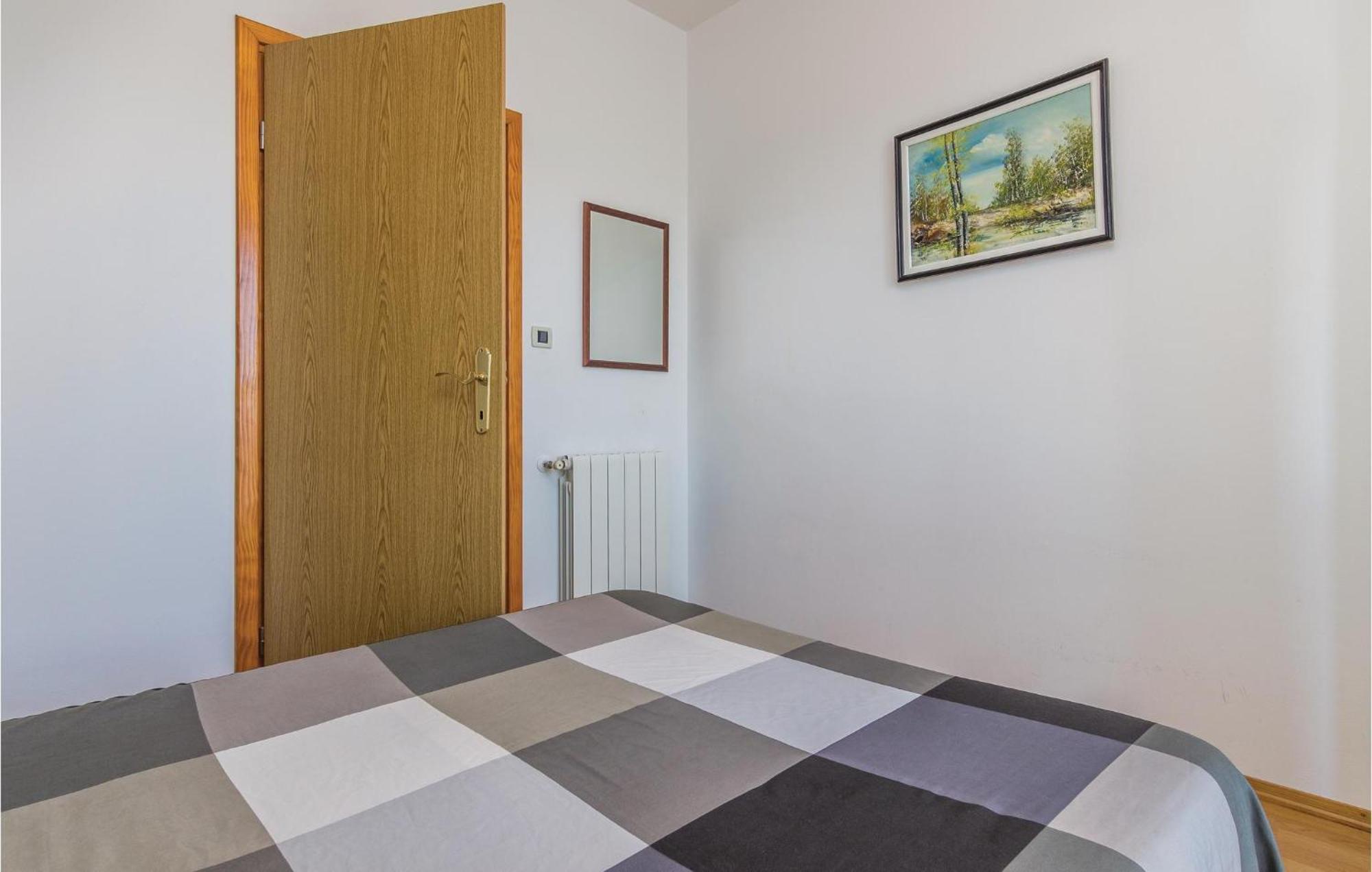 Cozy Apartment In Porec With Wifi Eksteriør bilde