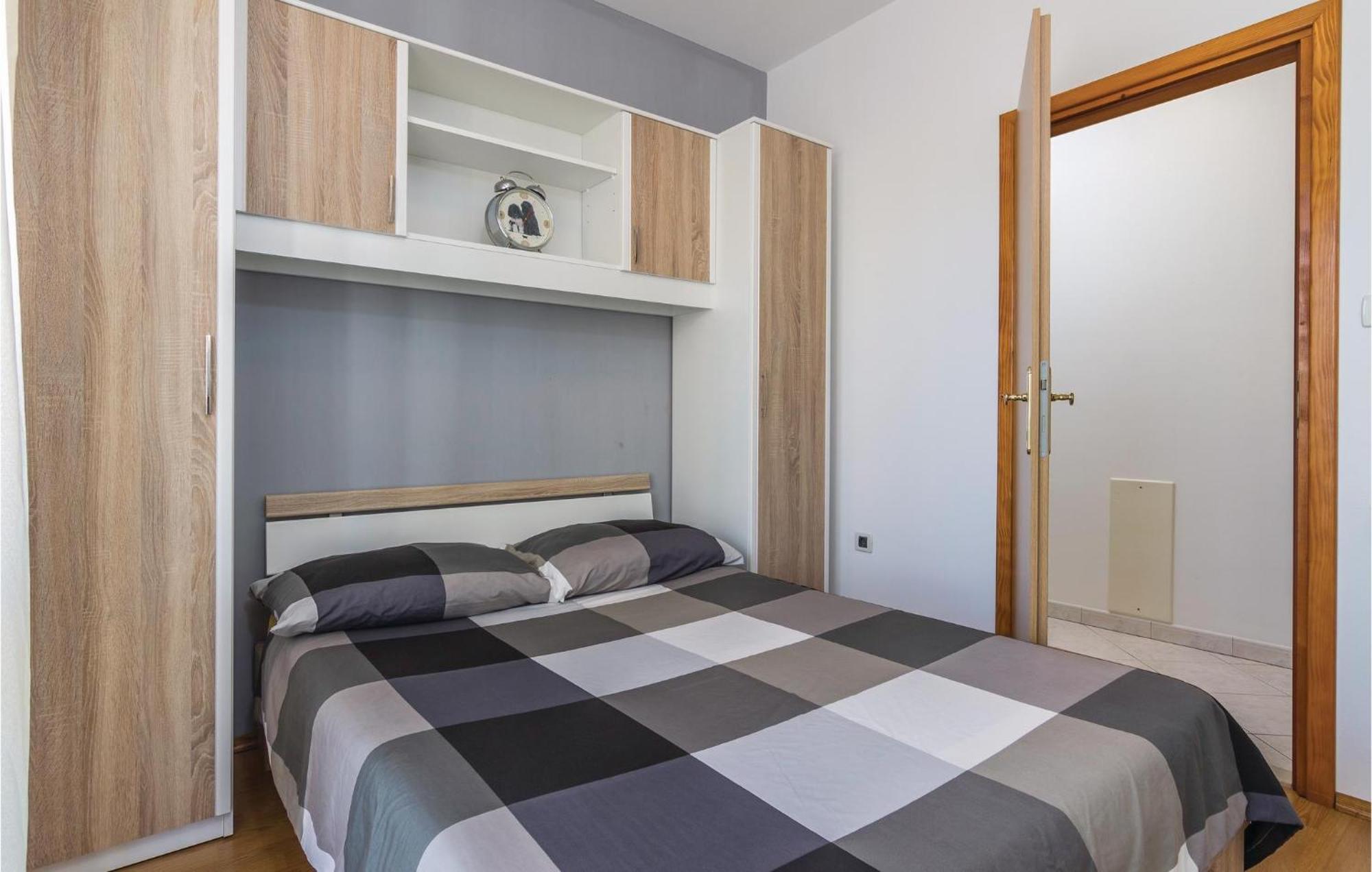 Cozy Apartment In Porec With Wifi Eksteriør bilde