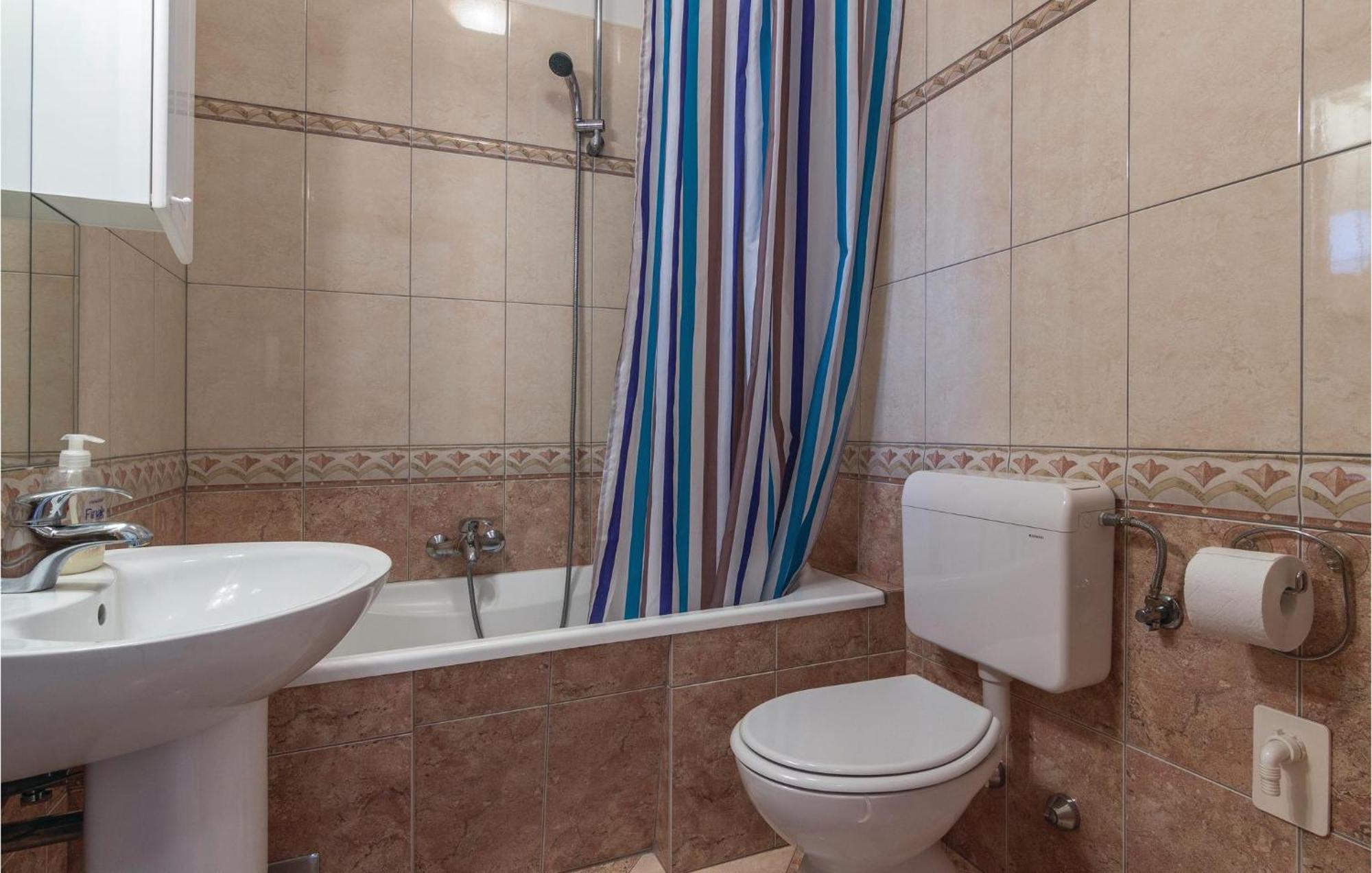 Cozy Apartment In Porec With Wifi Eksteriør bilde